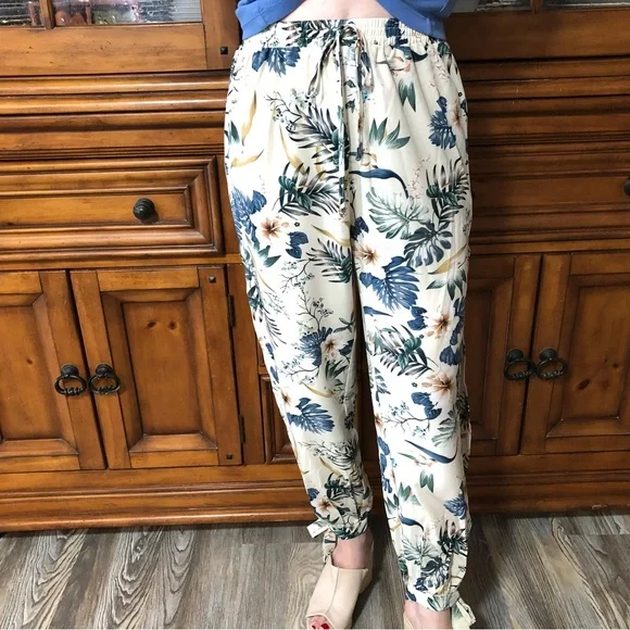 Like New SHEIN side-slit tie ankle pants - Picture 2 of 5